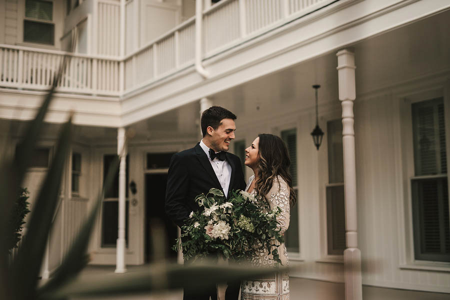 modern-classic-coronado-wedding-in-black-white-and-gold-brandi-potter-photography-18