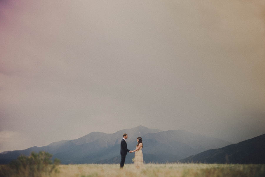 Casual-Colorado-Wedding-at-Bighorn-Lodge-This-is-Feeling-4