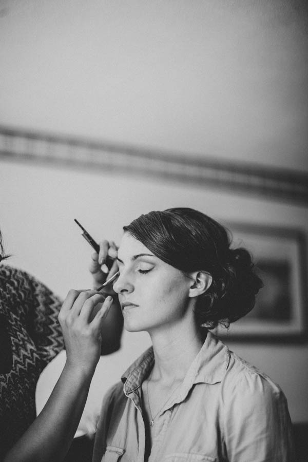 bride getting ready, photo by Storytellers & Co. | via junebugweddings.com bride getting ready, photo by Storytellers & Co. | via junebugweddings.com