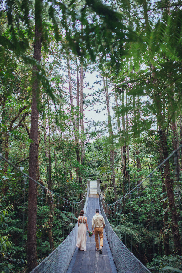 tropical elopement in Costa Rica, photo by Costa Vida Photography | via junebugweddings.com tropical elopement in Costa Rica, photo by Costa Vida Photography | via junebugweddings.com