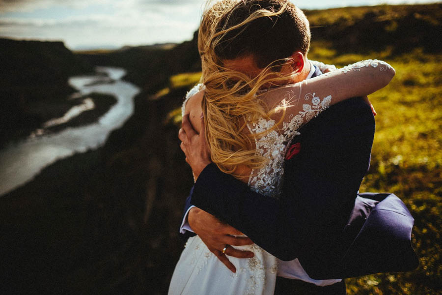 crazy-passionate-icelandic-wedding-adventure-maciej-suwalowski-6