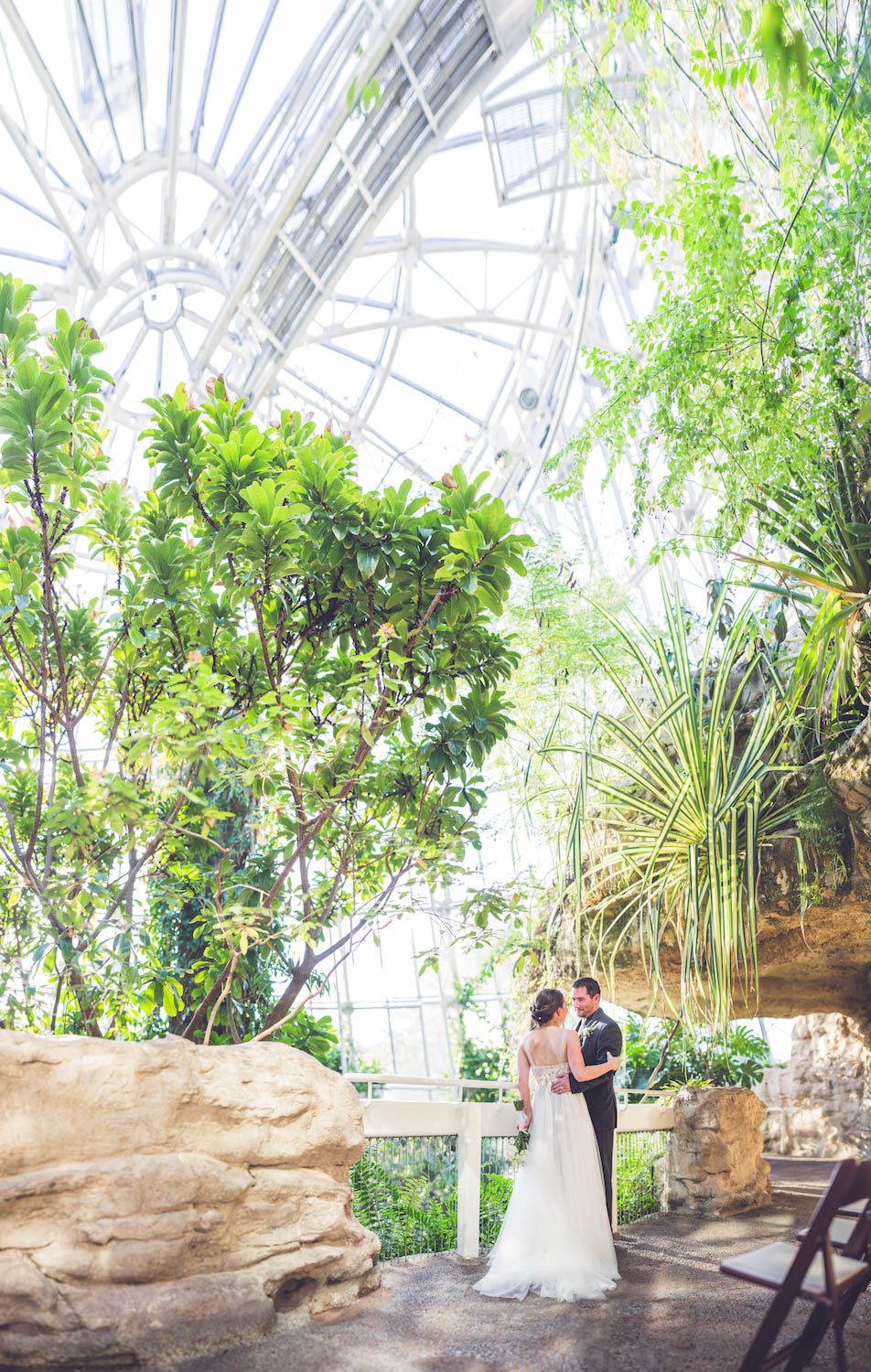 Intimate-Houston-Museum-of-Natural-Science-Wedding-Ama-Photography-and-Cinema-040
