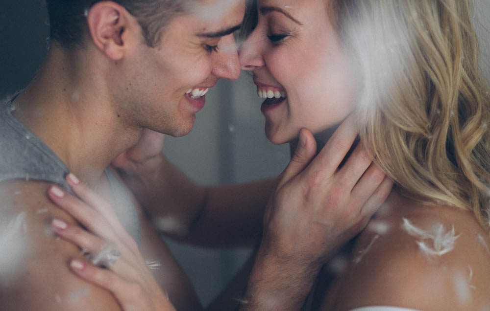 Sexy-Pillow-Fight-Couple-Boudoir (13 of 15)