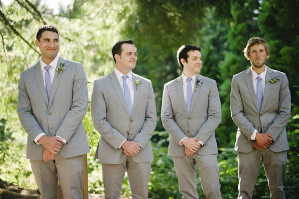 natural, outdoors wedding in Portland, Oregon at Hoyt Arboretum, wedding photo by Aaron Courter Photography | via junebugweddings.com natural, outdoors wedding in Portland, Oregon at Hoyt Arboretum, wedding photo by Aaron Courter Photography | via junebugweddings.com