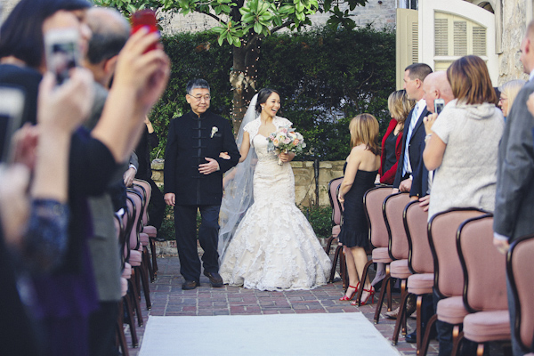 traditional and timeless bridal style, photo by Christina Carroll Photography | via junebugweddings.com traditional and timeless bridal style, photo by Christina Carroll Photography | via junebugweddings.com