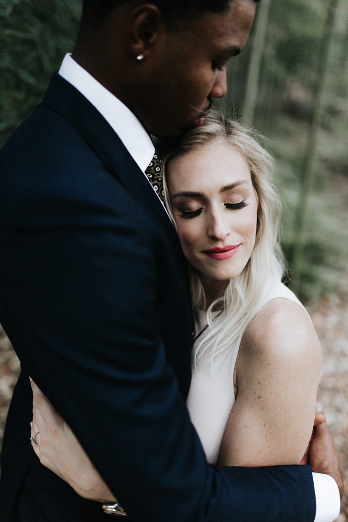 cool-glam-engagement-session-at-atlantas-swan-house-33