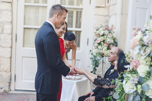 traditional and timeless bridal style, photo by Christina Carroll Photography | via junebugweddings.com traditional and timeless bridal style, photo by Christina Carroll Photography | via junebugweddings.com