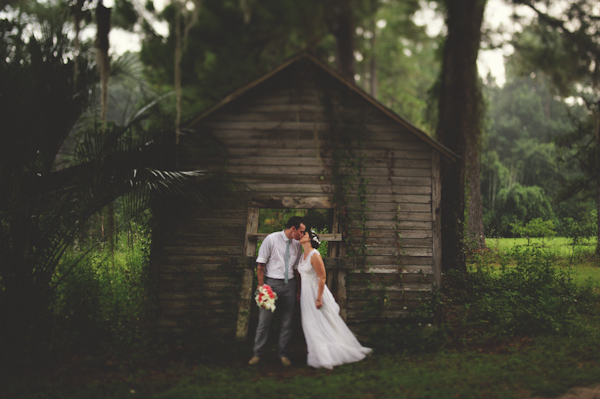 rain on wedding day at Glen Venue, Florida, photo by Jason Mize | via junebugweddings.com rain on wedding day at Glen Venue, Florida, photo by Jason Mize | via junebugweddings.com
