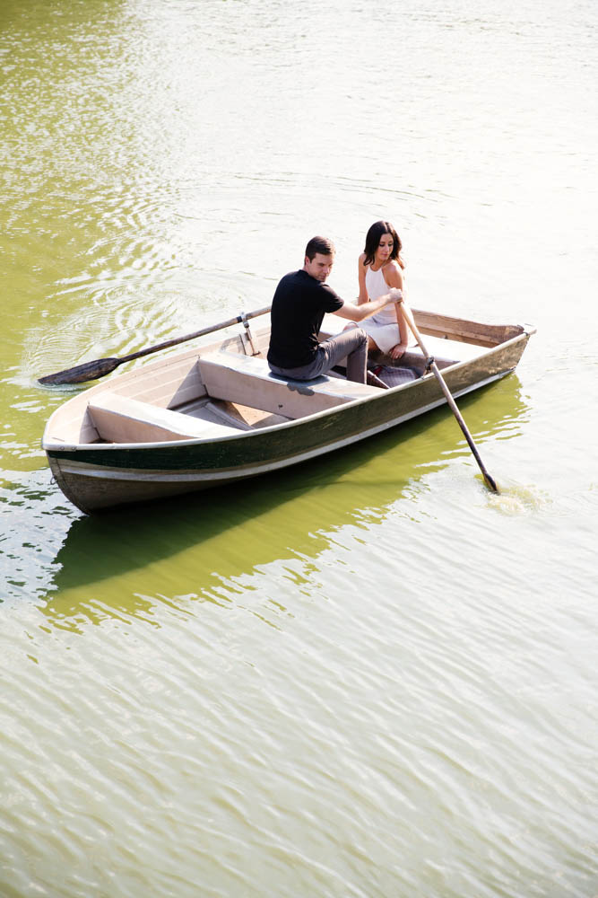 Romantic-Central-Park-Engagement-Photos-Modern-Wedding-Photography-0107