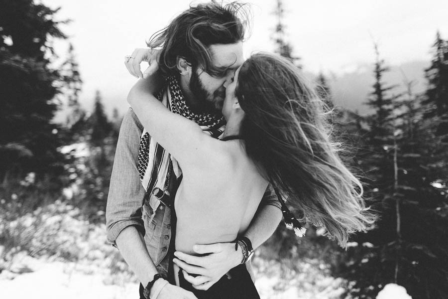 Snowy-Couple-Session-at-Mt-Baker-Alexandra-Celia-23