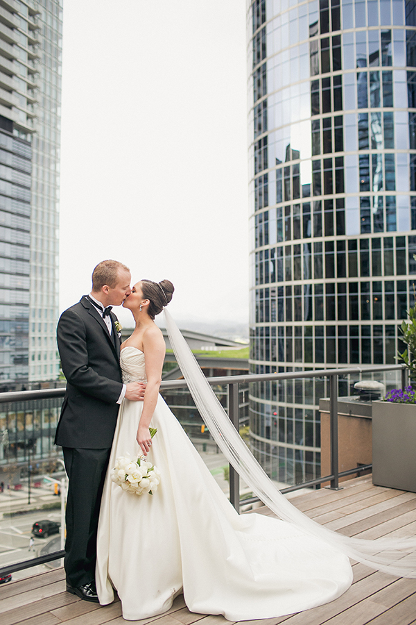 how to achieve a timeless classic bridal party look with photos by Sachin Khona | via junebugweddings.com how to achieve a timeless classic bridal party look with photos by Sachin Khona | via junebugweddings.com
