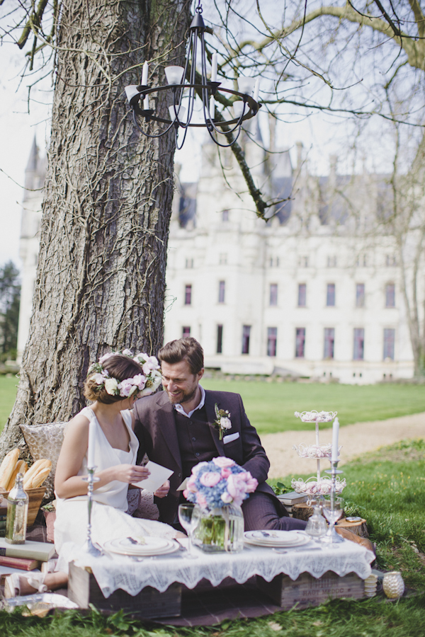 Parisian elopement inspiration photo shoot at the Château de Challain, photo by Cat Hepple Photography | via junebugweddings.com Parisian elopement inspiration photo shoot at the Château de Challain, photo by Cat Hepple Photography | via junebugweddings.com