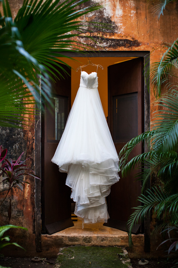 destination wedding at the Hacienda Uayamon in Campeche, Mexico, photo by Aaron Morris of Chrisman Studios | via junebugweddings.com destination wedding at the Hacienda Uayamon in Campeche, Mexico, photo by Aaron Morris of Chrisman Studios | via junebugweddings.com