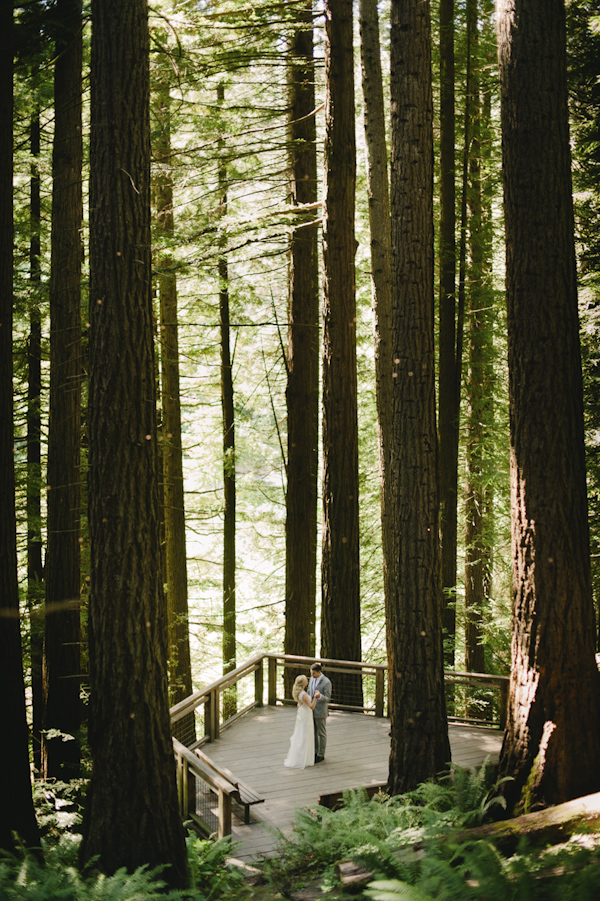 natural, outdoors wedding in Portland, Oregon at Hoyt Arboretum, wedding photo by Aaron Courter Photography | via junebugweddings.com natural, outdoors wedding in Portland, Oregon at Hoyt Arboretum, wedding photo by Aaron Courter Photography | via junebugweddings.com