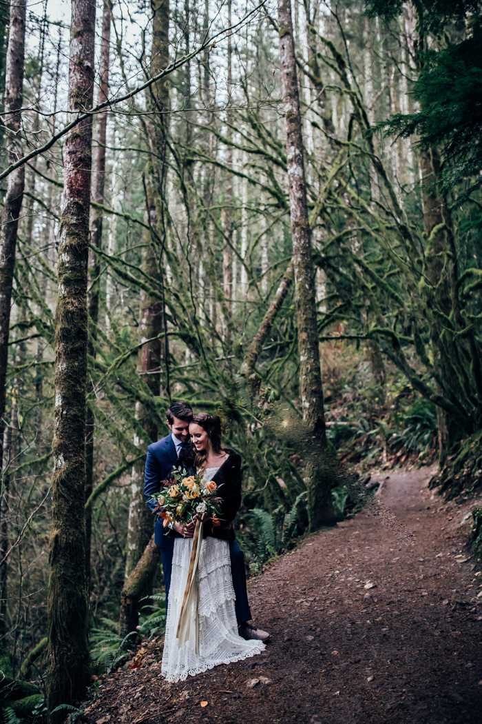 lush-rattlesnake-ridge-elopement-17