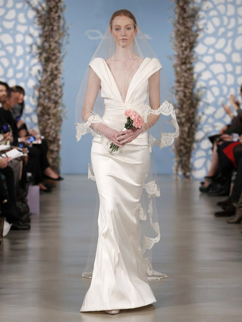 Wedding dress by Oscar de la Renta from his Spring 2014 bridal collection | via junebugweddings.com Wedding dress by Oscar de la Renta from his Spring 2014 bridal collection | via junebugweddings.com