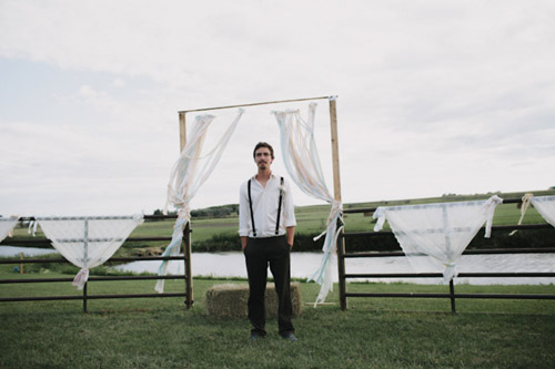 Vintage backyard farm wedding in South Dakota - photos by Bryan and Mae | via junebugweddings.com Vintage backyard farm wedding in South Dakota - photos by Bryan and Mae | via junebugweddings.com