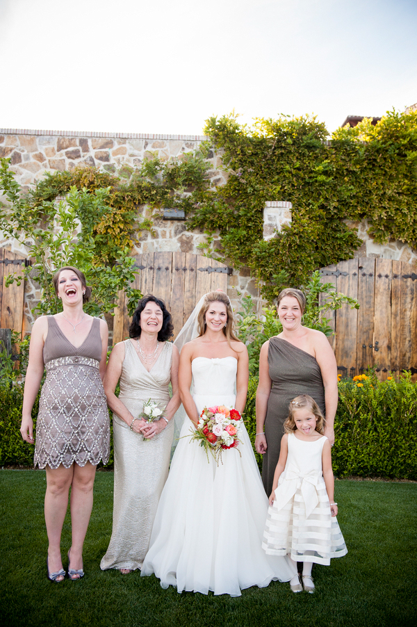 Vineyard wedding in Napa Valley of Sonoma, California with photos by Viera Photographics | via junebugweddings.com Vineyard wedding in Napa Valley of Sonoma, California with photos by Viera Photographics | via junebugweddings.com