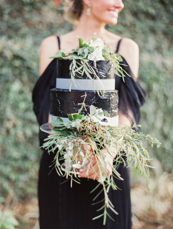 organic black & white wedding inspiration photo shoot, photo by Taylor Lord Photography | via junebugweddings.com organic black & white wedding inspiration photo shoot, photo by Taylor Lord Photography | via junebugweddings.com