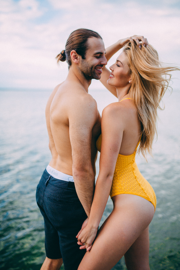 from-the-cabin-to-the-dock-this-pigeon-lake-engagement-is-both-cozy-and-hot-22