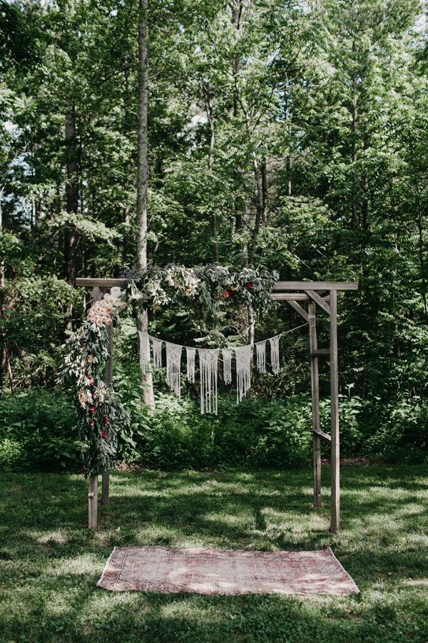 relaxed-boho-north-carolina-wedding-at-rock-quarry-farm-22-600x900