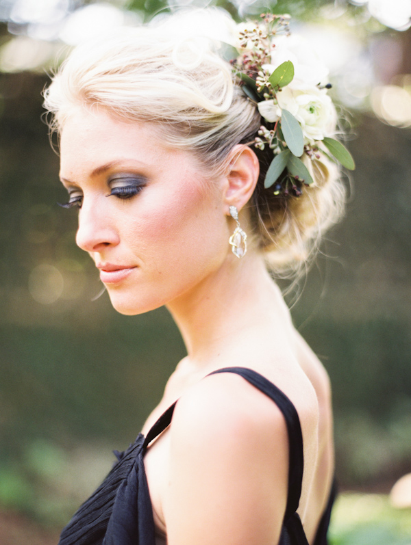 organic black & white wedding inspiration photo shoot, photo by Taylor Lord Photography | via junebugweddings.com organic black & white wedding inspiration photo shoot, photo by Taylor Lord Photography | via junebugweddings.com