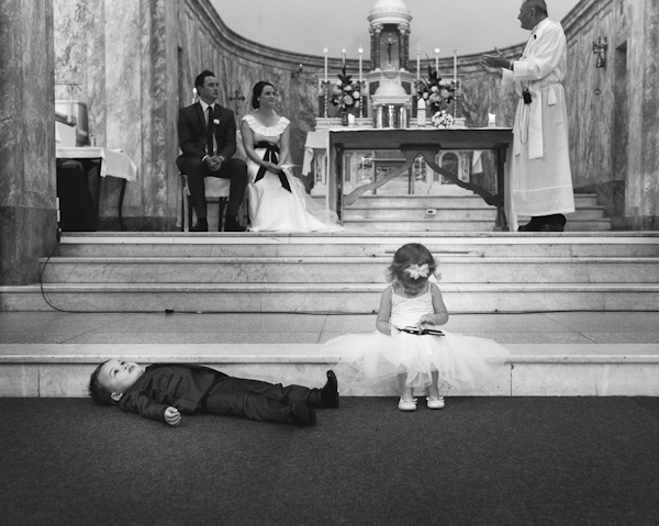 hilarious wedding photo by David Ferguson Photography | via junebugweddings.com hilarious wedding photo by David Ferguson Photography | via junebugweddings.com