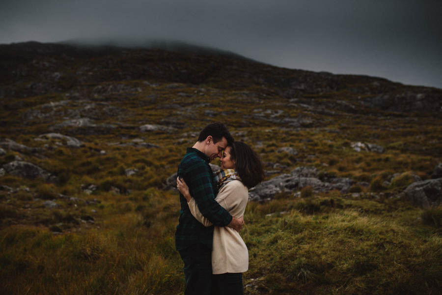 Foggy-Couple-Session-in-the-Connemara-Mountains-David-Olsthoorn-Photography-3