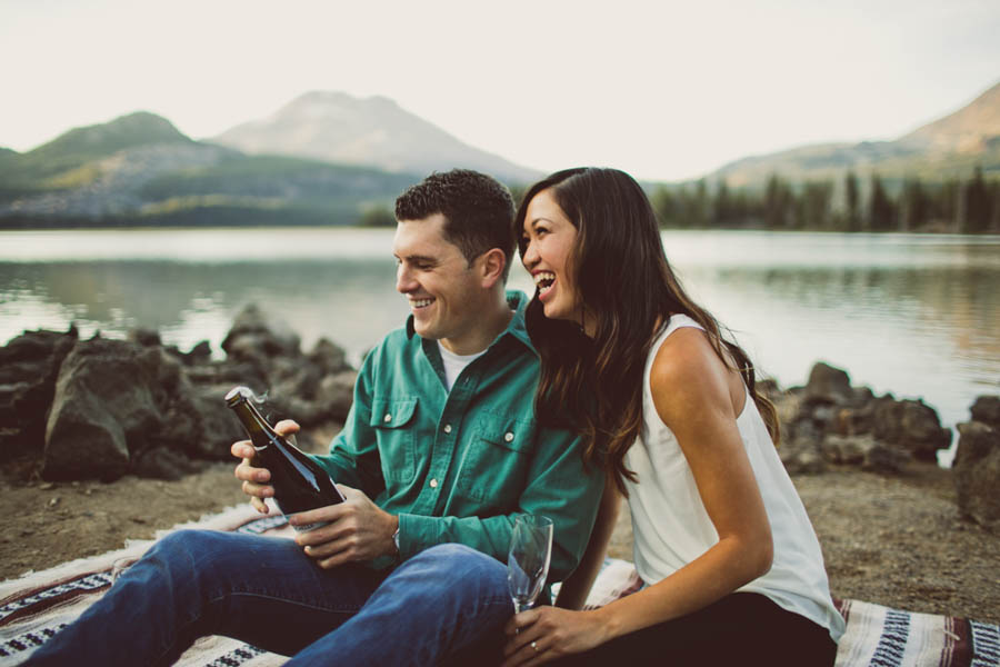 Mountain-Backdrop-Engagement-Photos-at-Sparks-Lake-Natalie-Puls-Photography-12