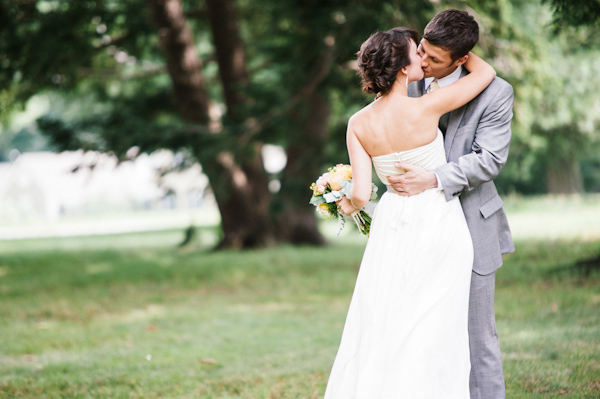 laid-back summer wedding with photos by Amanda Marie Studios | via junebugweddings.com laid-back summer wedding with photos by Amanda Marie Studios | via junebugweddings.com
