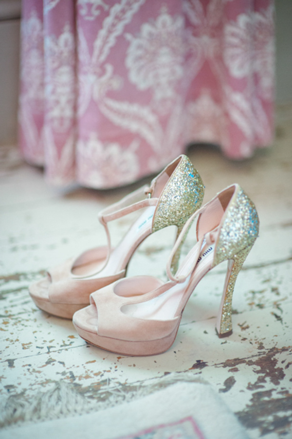 romantic and lush pink wedding, photo by matthew moore photography | via junebugweddings.com romantic and lush pink wedding, photo by matthew moore photography | via junebugweddings.com