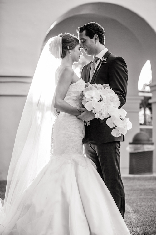 grey and coral wedding at Paradise Valley Country Club in Arizona with Photos by Jennifer Bowen Photography | via junebugweddings.com grey and coral wedding at Paradise Valley Country Club in Arizona with Photos by Jennifer Bowen Photography | via junebugweddings.com