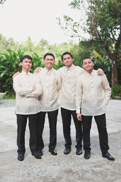 elegant outdoor wedding at Hacienda Isabella, Tagaytay, Philippines - photos by destination wedding photographers Jeff and Lisa Photography | Junebug Weddings elegant outdoor wedding at Hacienda Isabella, Tagaytay, Philippines - photos by destination wedding photographers Jeff and Lisa Photography | Junebug Weddings