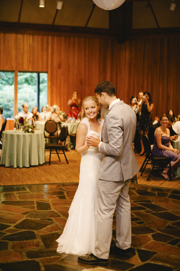 natural, outdoors wedding in Portland, Oregon at Hoyt Arboretum, wedding photo by Aaron Courter Photography | via junebugweddings.com natural, outdoors wedding in Portland, Oregon at Hoyt Arboretum, wedding photo by Aaron Courter Photography | via junebugweddings.com