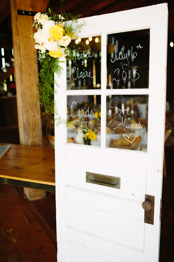 sunny rustic barn wedding in Michigan with photos by Dan Stewart | via junebugweddings.com sunny rustic barn wedding in Michigan with photos by Dan Stewart | via junebugweddings.com