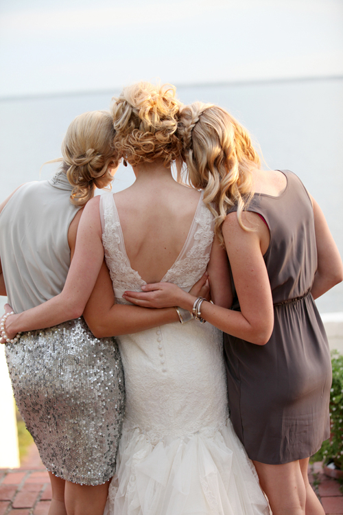 Grey and cream seaside wedding in Newport News, VA, photos by Whitebox Weddings via junebugweddings.com Grey and cream seaside wedding in Newport News, VA, photos by Whitebox Weddings via junebugweddings.com