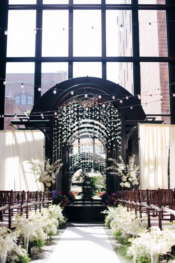 Classy-Seattle-Wedding-at-Court-in-the-Square-14-of-29-600x900