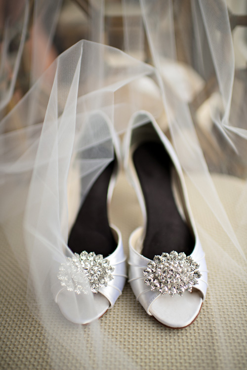 Clearwater, Florida beach wedding with a white, sand and pink wedding color palette, photo by Kristen Weaver | junebugweddings.com Clearwater, Florida beach wedding with a white, sand and pink wedding color palette, photo by Kristen Weaver | junebugweddings.com