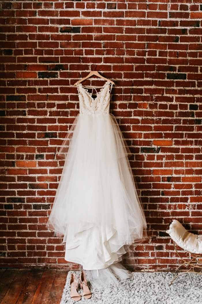 Understated Navy and Slate Blue Wedding at The Loft in Chehalis | Junebug  Weddings