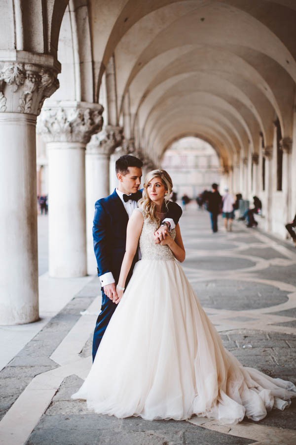 Insanely-Romantic-Grace-Kelly-Inspired-Venice-Elopement-Allison-Harp-Photography-42-600x900