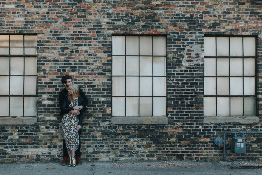 just-try-not-to-smile-at-this-adorable-milwaukee-engagement-9