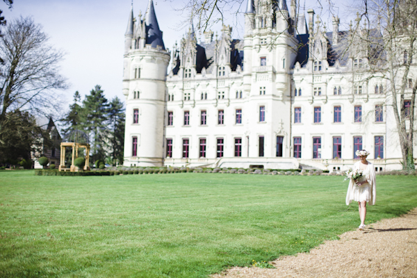 Parisian elopement inspiration photo shoot at the Château de Challain, photo by Cat Hepple Photography | via junebugweddings.com Parisian elopement inspiration photo shoot at the Château de Challain, photo by Cat Hepple Photography | via junebugweddings.com