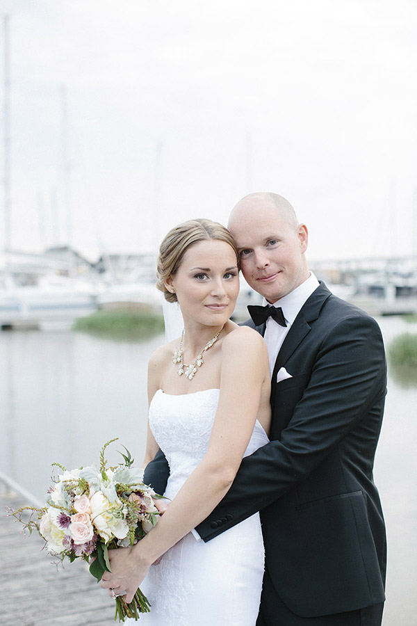 grey and cream wedding at The Historic Rice Mill, Charleston, South Carolina - photo by Paige Winn Photo | via junebugweddings.com grey and cream wedding at The Historic Rice Mill, Charleston, South Carolina - photo by Paige Winn Photo | via junebugweddings.com