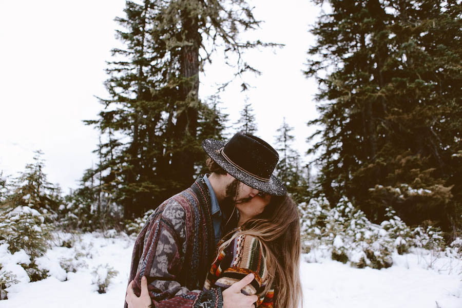 Snowy-Couple-Session-at-Mt-Baker-Alexandra-Celia-19