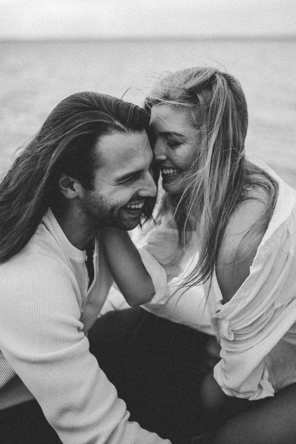 from-the-cabin-to-the-dock-this-pigeon-lake-engagement-is-both-cozy-and-hot-7