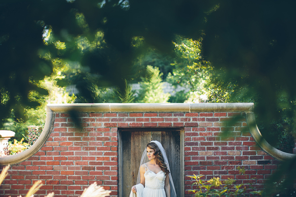 romantic old hollywood inspired bridal style, photo by Geoff Johnson | via junebugweddings.com romantic old hollywood inspired bridal style, photo by Geoff Johnson | via junebugweddings.com