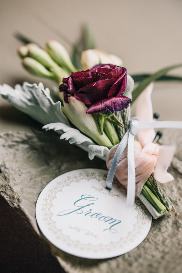 romantic blush and gold wedding inspiration shoot with photos by Vue Photography | via junebugweddings.com romantic blush and gold wedding inspiration shoot with photos by Vue Photography | via junebugweddings.com