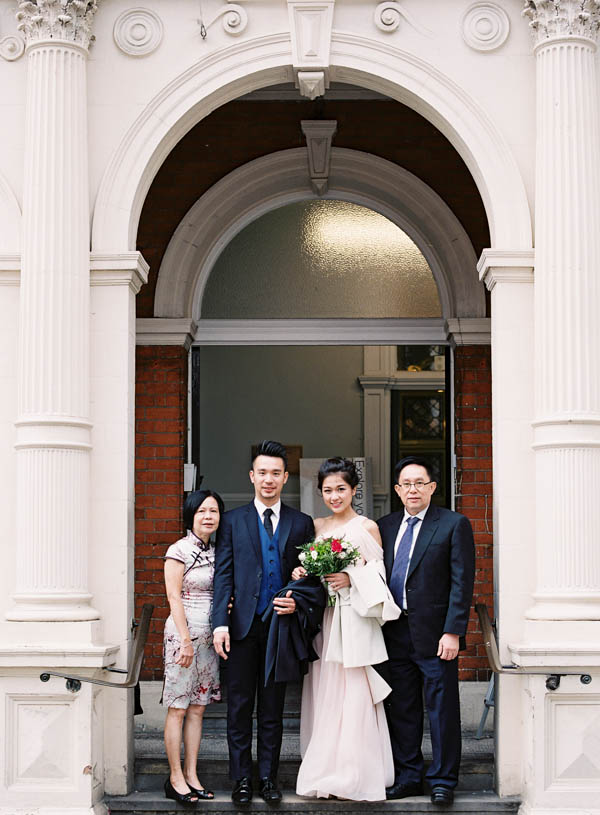 stunning-london-couple-portraits-and-engagement-ceremony-34