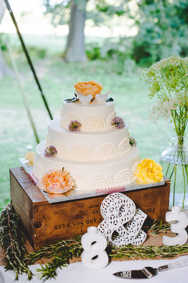 laid-back summer wedding with photos by Amanda Marie Studios | via junebugweddings.com laid-back summer wedding with photos by Amanda Marie Studios | via junebugweddings.com