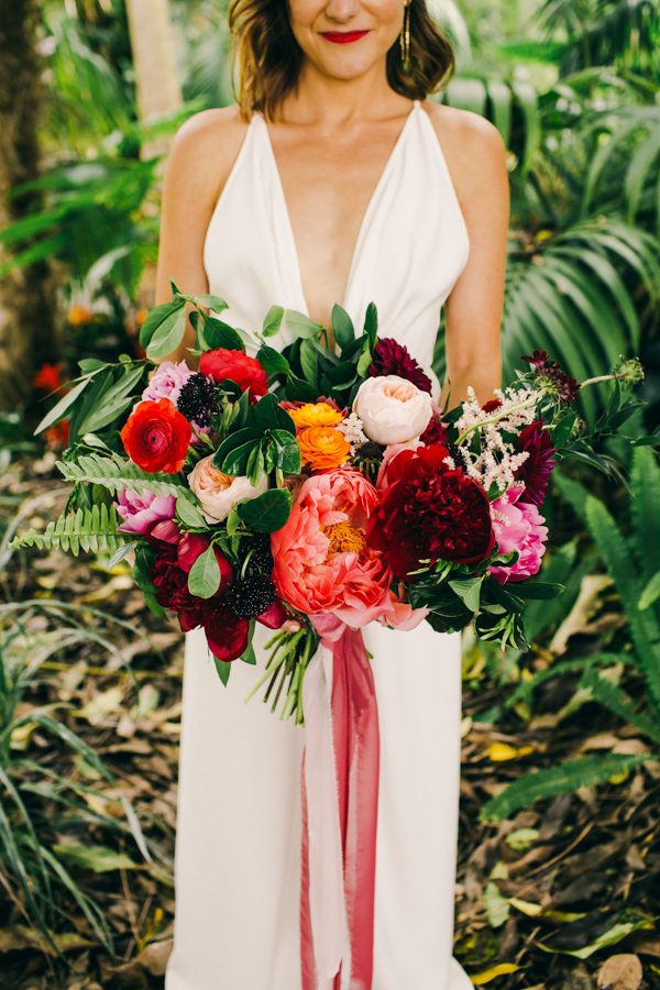 stylish-and-colorful-california-wedding-at-the-san-diego-botanic-gardens-34-600x900
